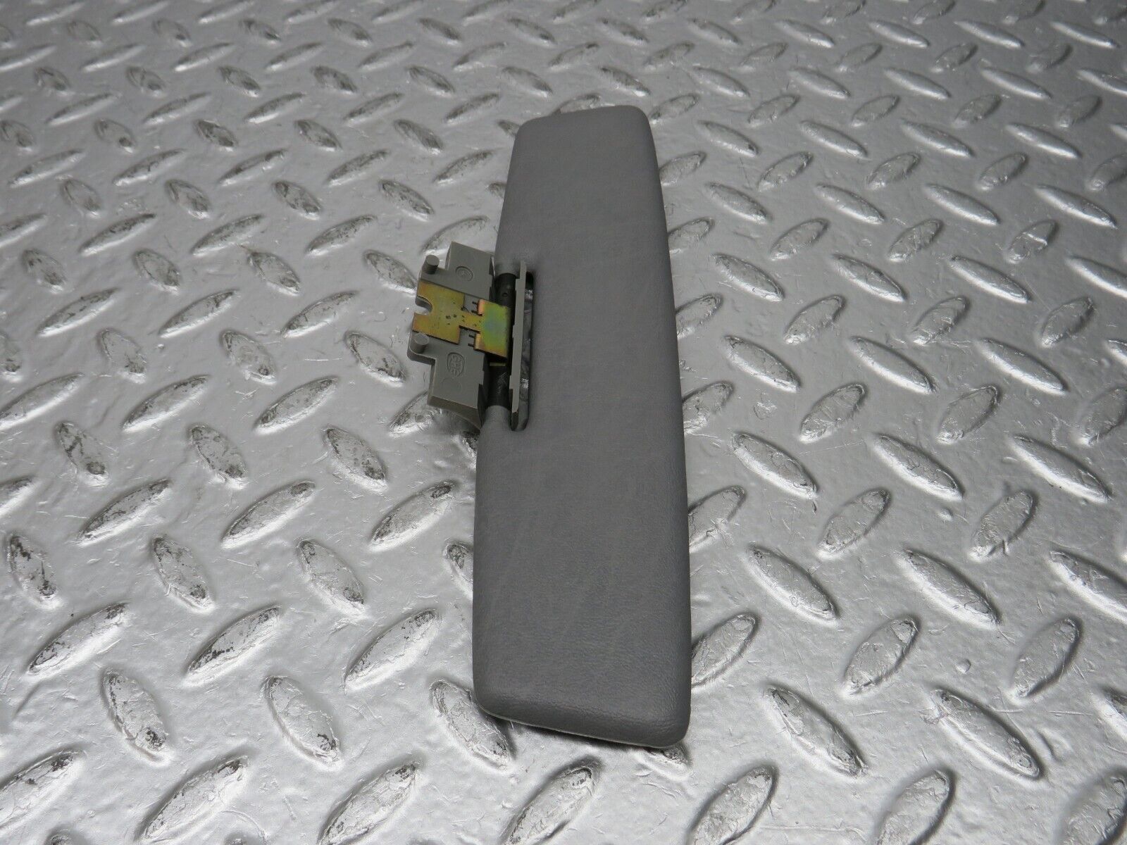 32400 Mercedes-Benz S124 300TE Wagon Middle Sun Visor Grey