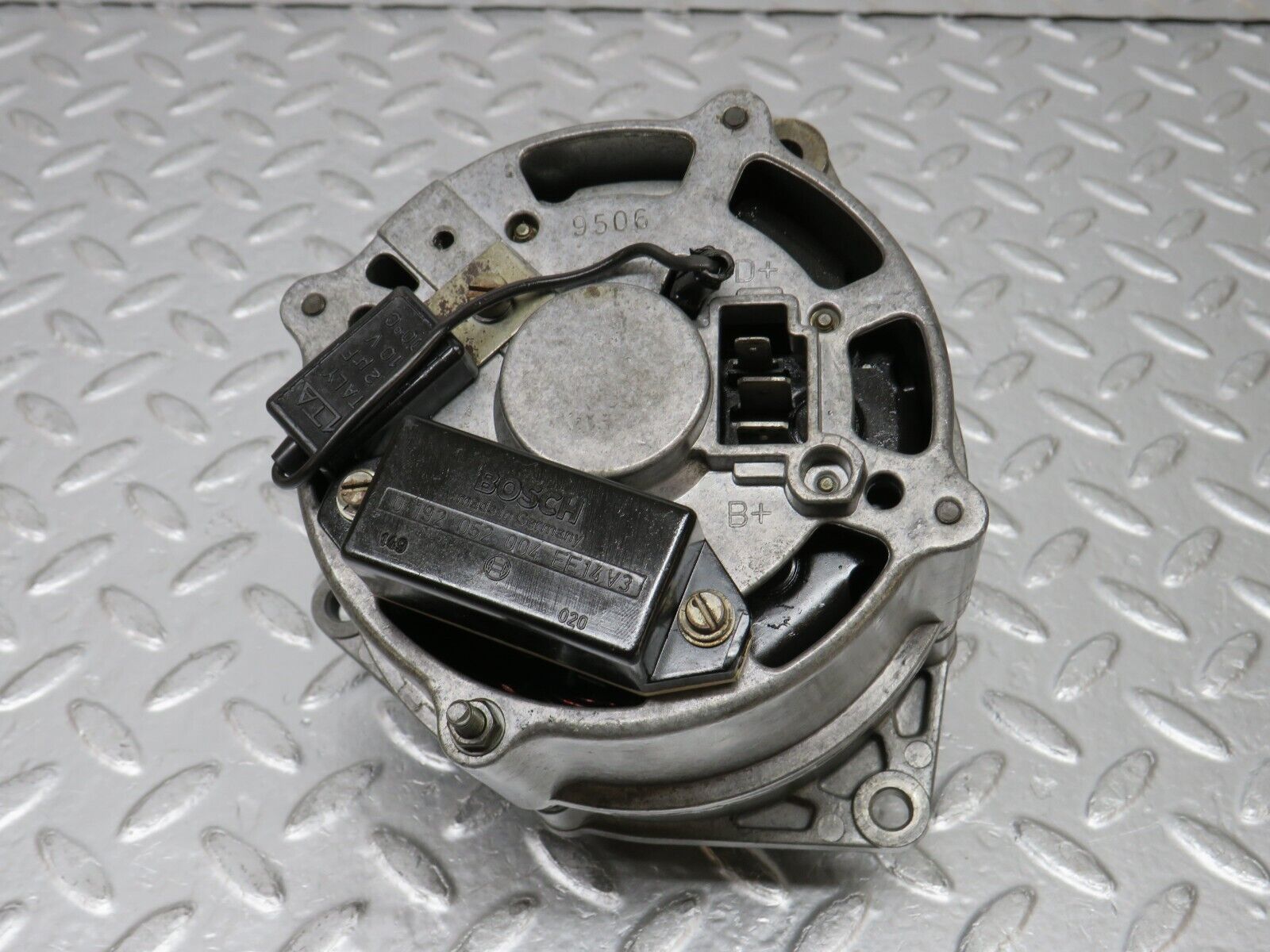 0773 Mercedes-Benz C107 350SLC Alternator Generator Bosch 0120489506