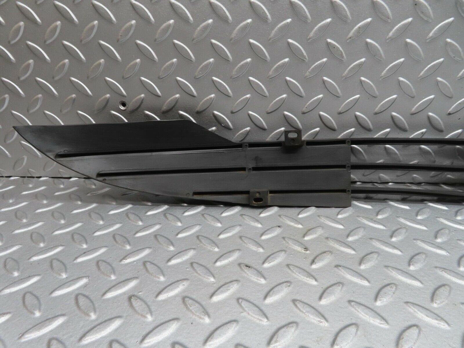 13904 Mercedes-Benz C107 280SLC Front Bumper Lower Grill