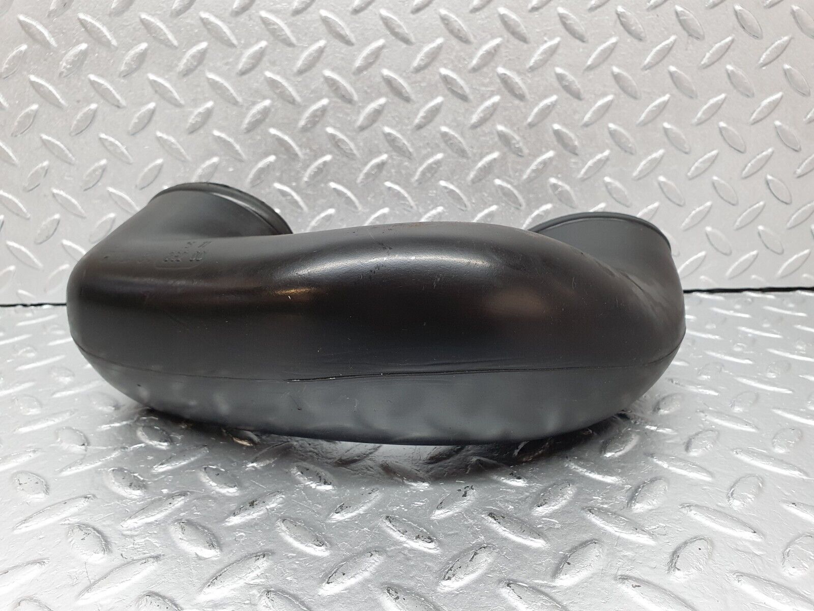 41441 Mercedes-Benz W124 200E Air Intake Pipe 1020941511