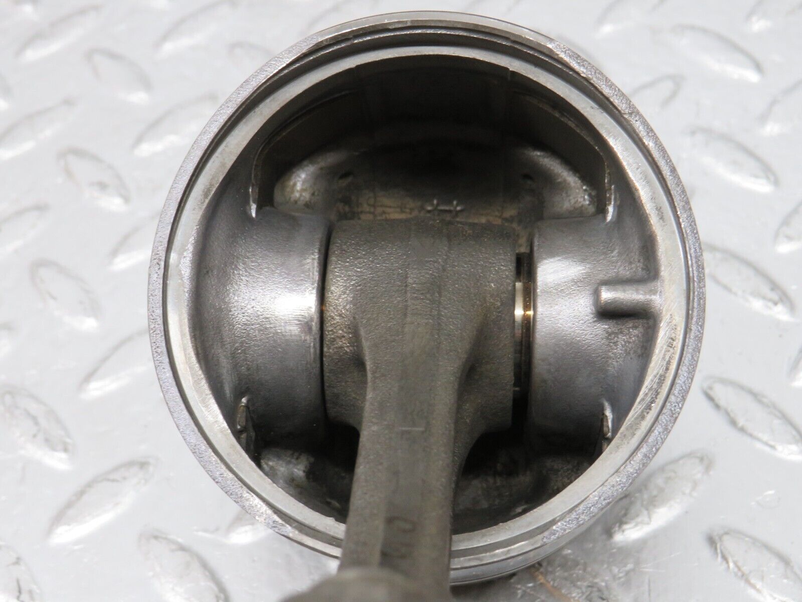 32935 Mercedes-Benz W123 300D Piston With Connecting Rod 90.885 mm 61502