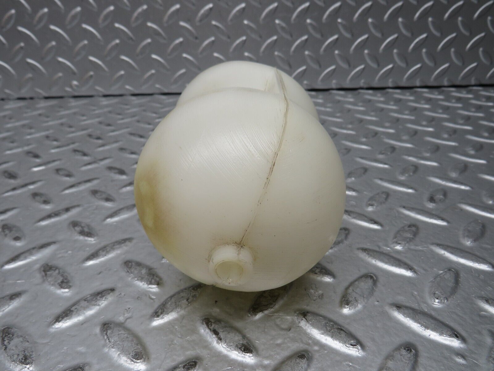 28647 Mercedes-Benz W123 230E Vacuum Reservoir Tank