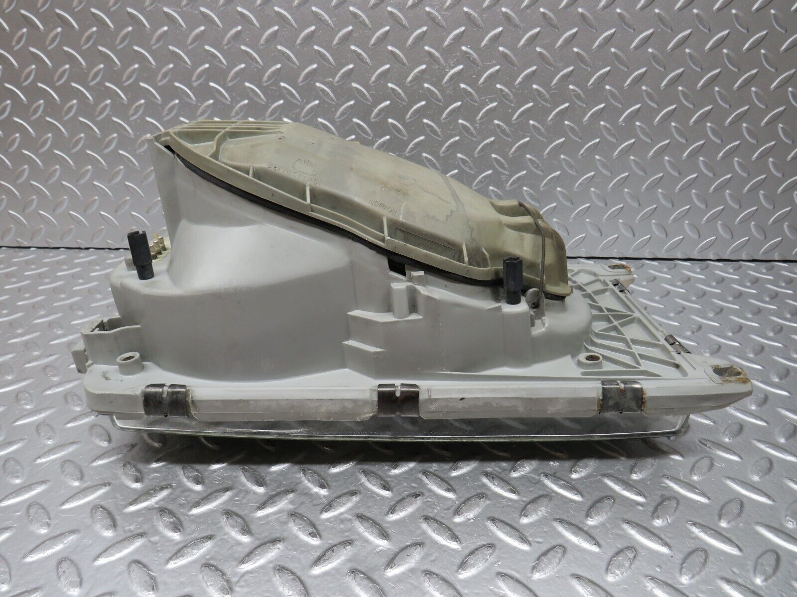 31058 Mercedes-Benz W123 200D Headlight Hella Left Side 117683-00