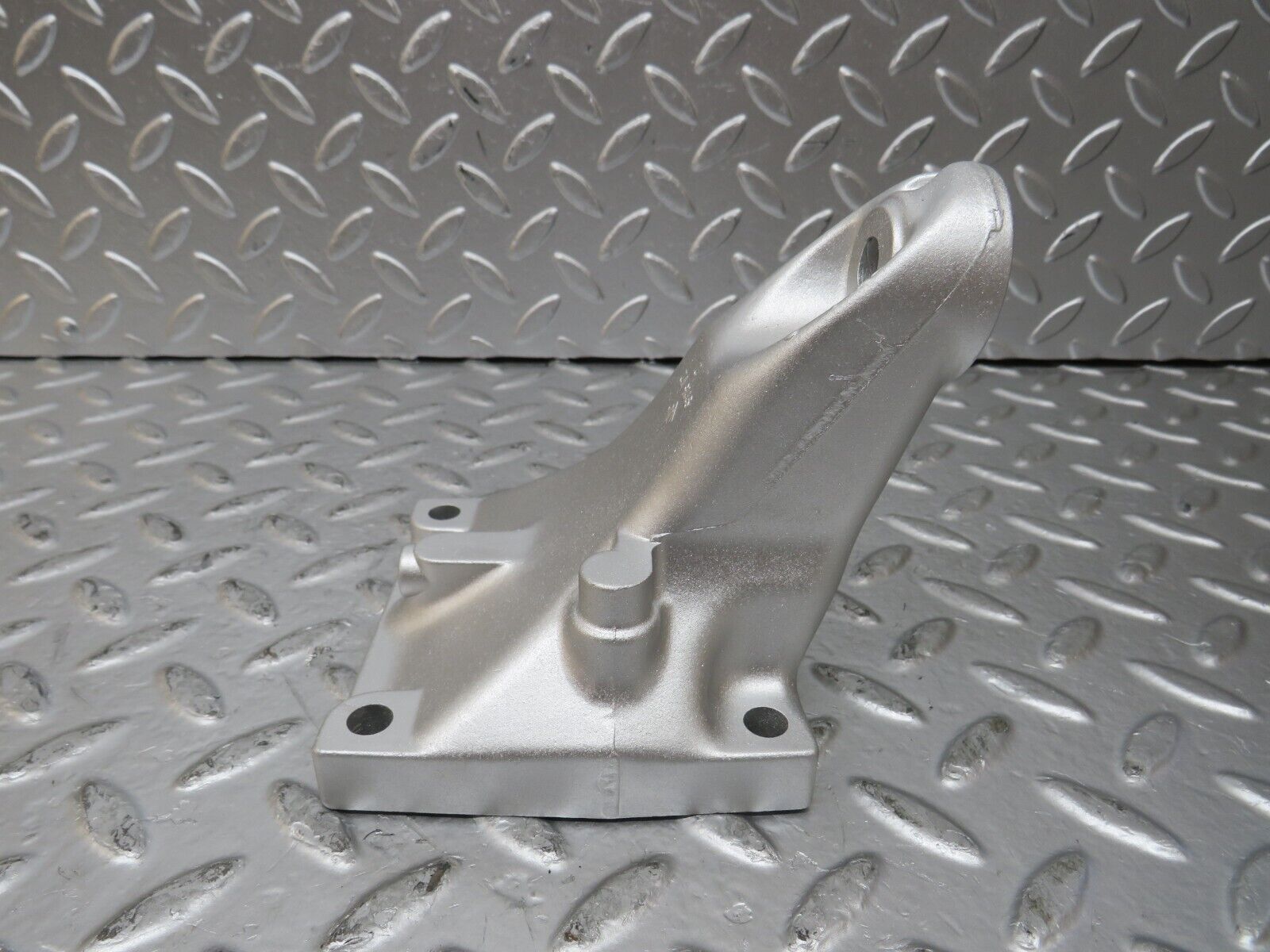 25930 Mercedes-Benz W124 280E Engine Mount Bracket Left 6032236004