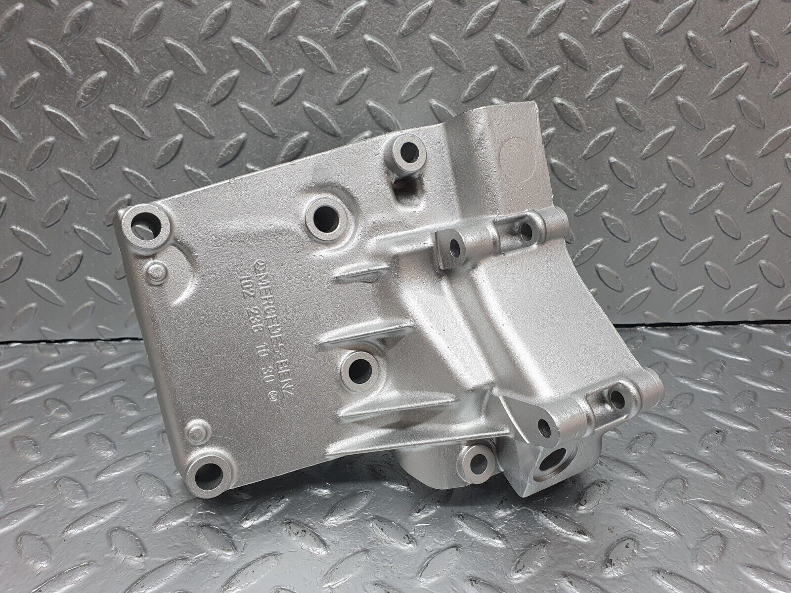 41431 Mercedes-Benz W124 200E Power Steering Pump Bracket 1022361030