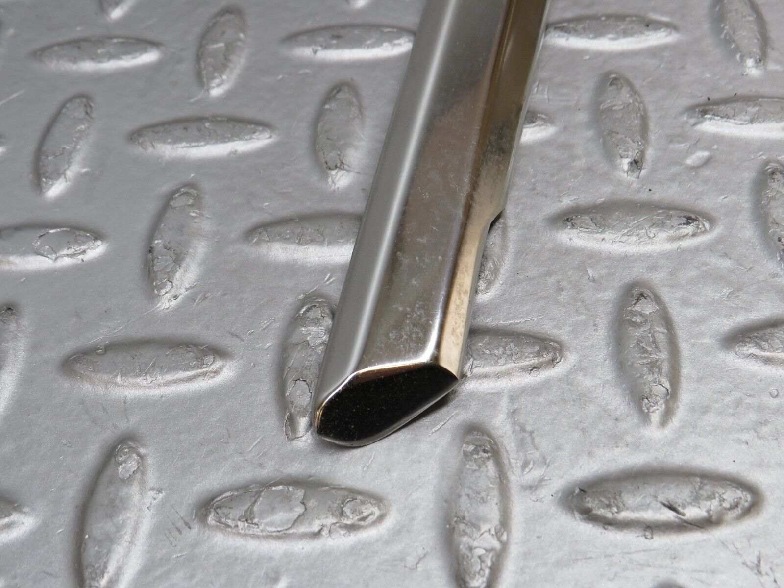 36292 Mercedes-Benz W126 420SE Front Right Door Chrome Moulding Trim