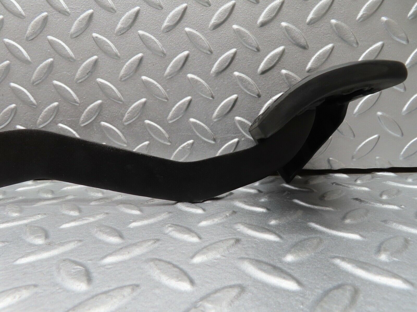 16965 Mercedes-Benz C123 280CE Coupe Brake Pedal With Rubber 1232910082