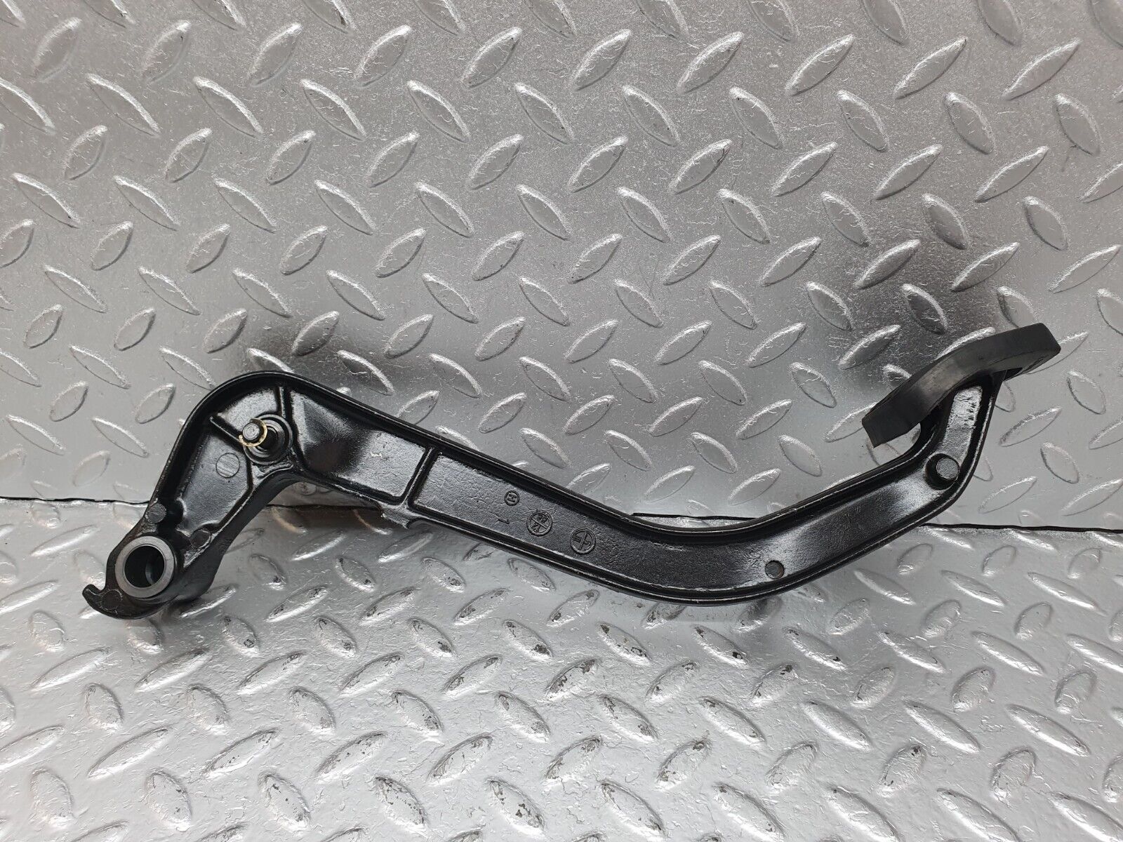 41458 Mercedes-Benz W124 200E Clutch Pedal With Rubber 2012902116 2012910282