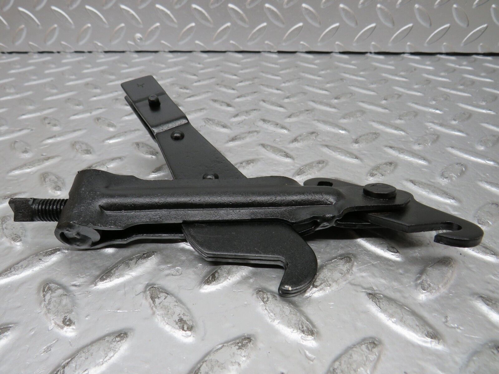 26999 Mercedes-Benz W123 240D Handbrake Regulator