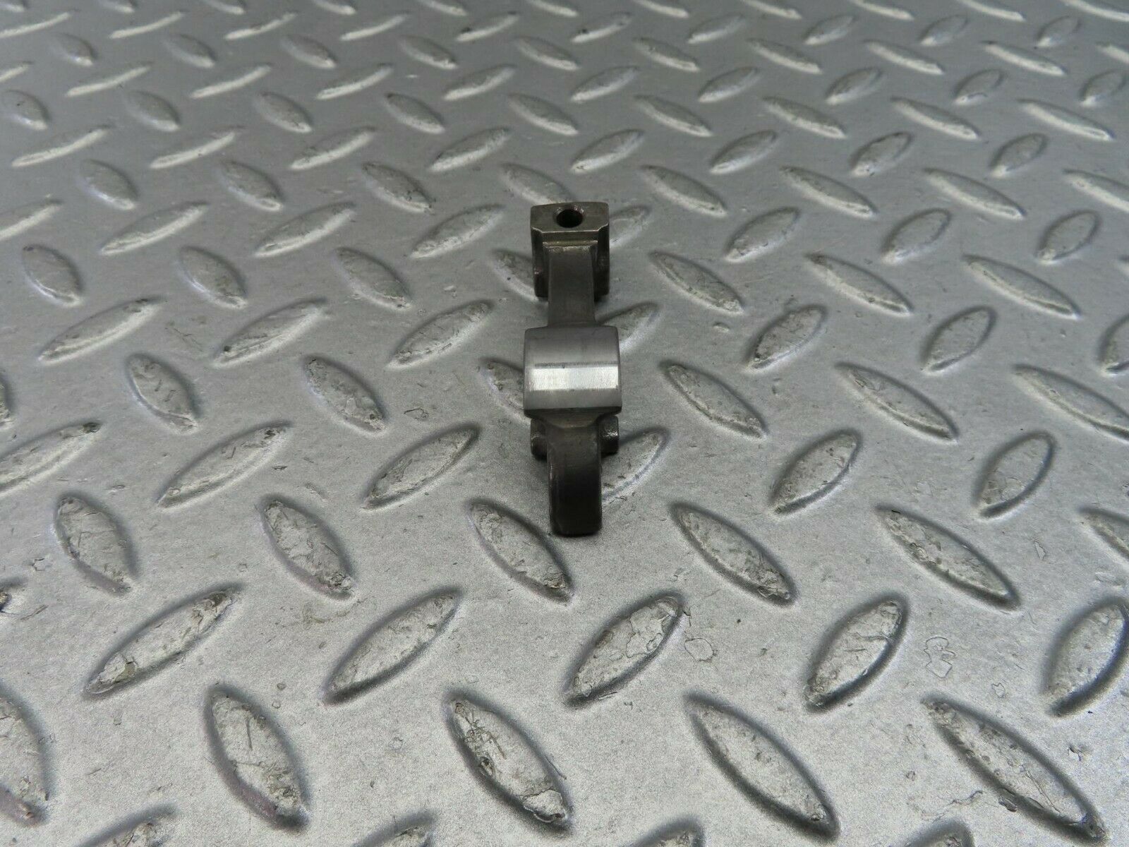 9136 Mercedes-Benz W108 Valve Rocker Arm With Retaining Spring