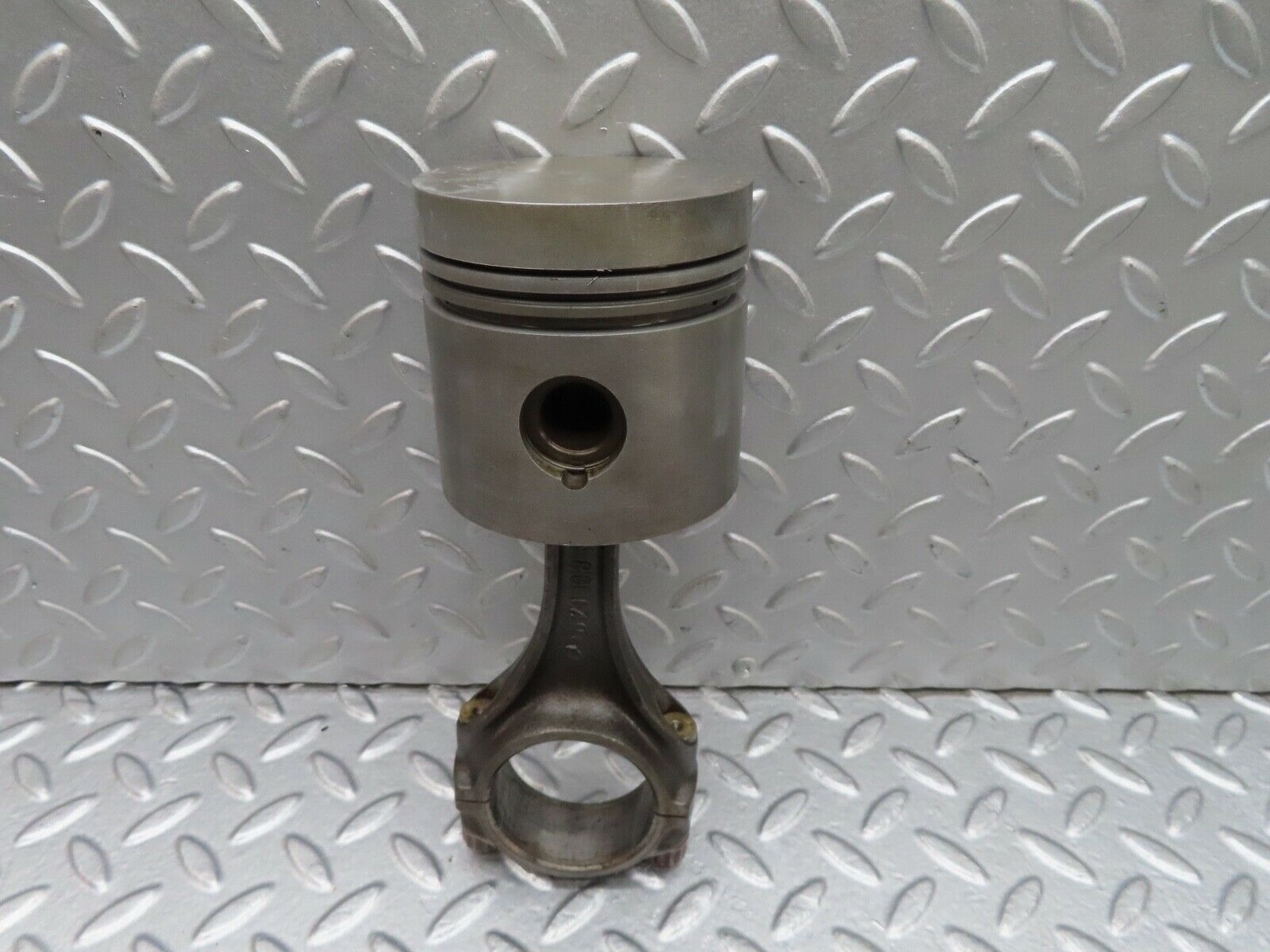 18101 Mercedes-Benz W123 200 Piston With Connecting Rod 86.00 mm