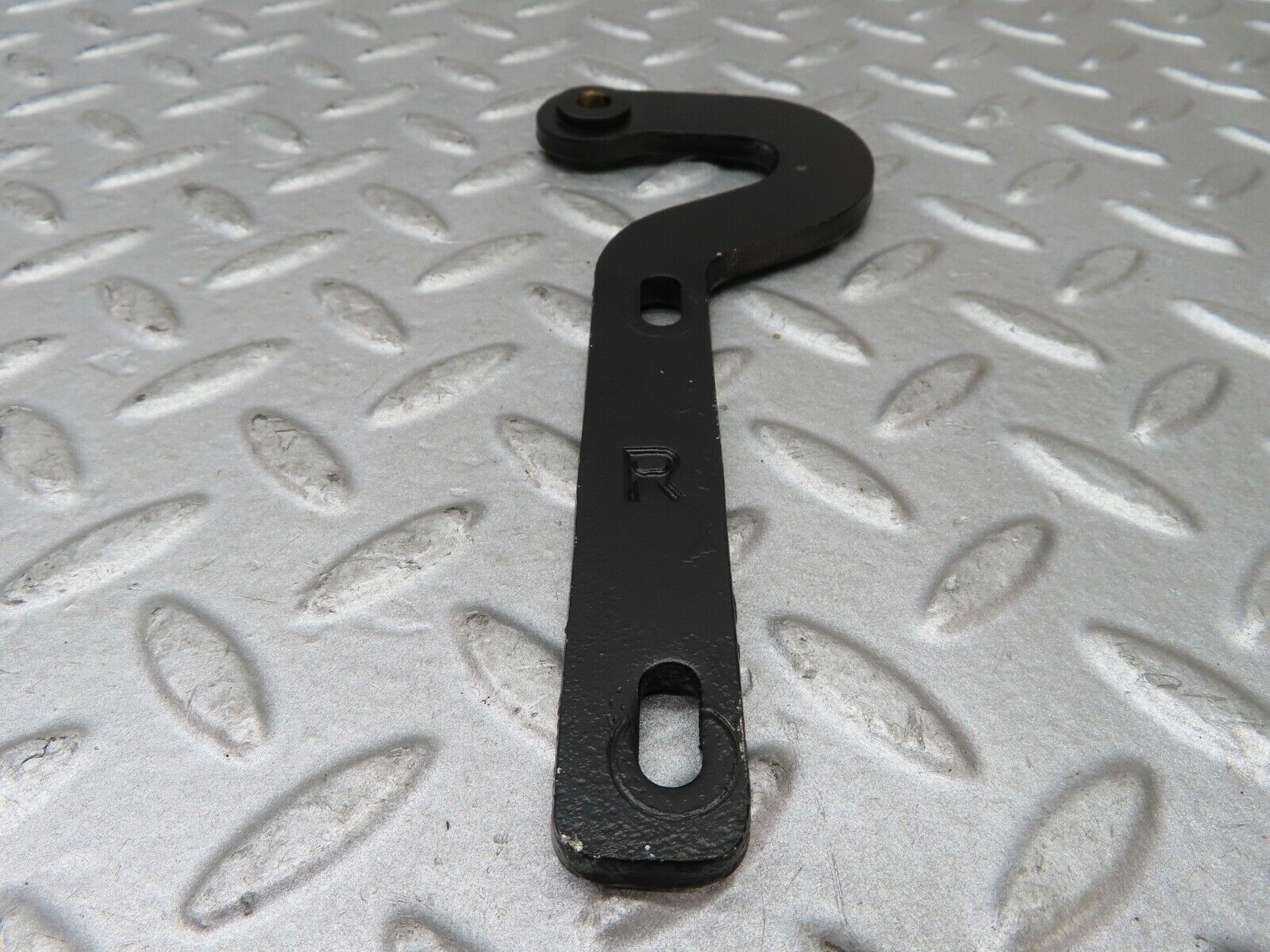 17600 Mercedes-Benz W116 450SEL Bonnet Hinge Support Right Side