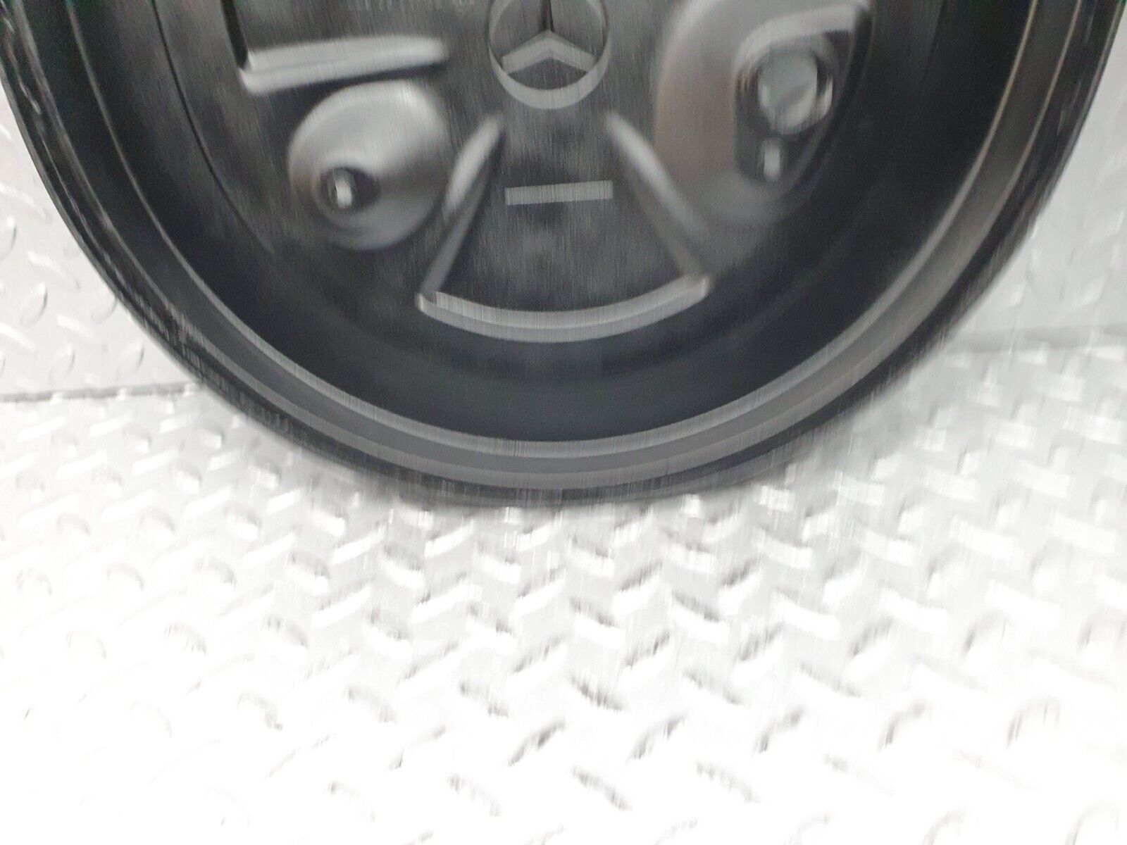 41195 Mercedes-Benz W126 300SE Air Filter Box Housing Lid 0130947202