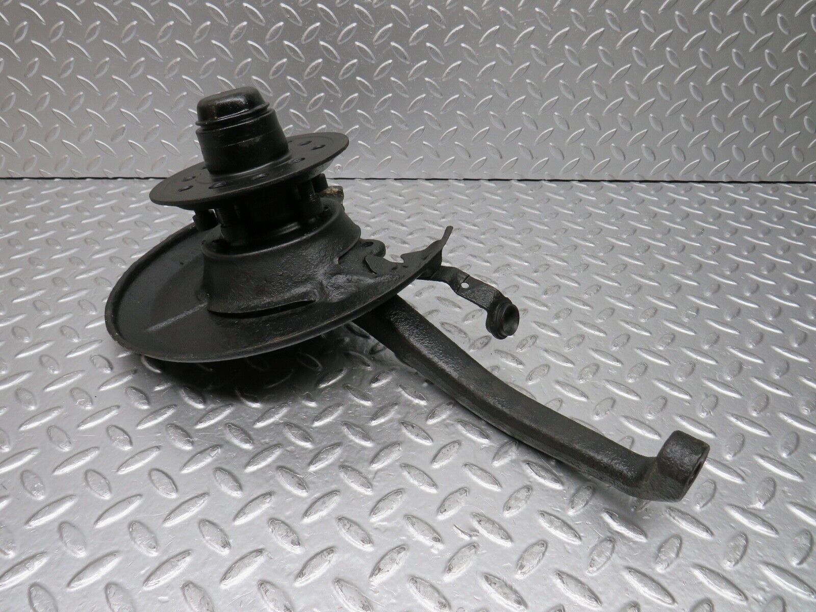 0386 Mercedes-Benz W108 280SE Complete Wheel Hub Front Right