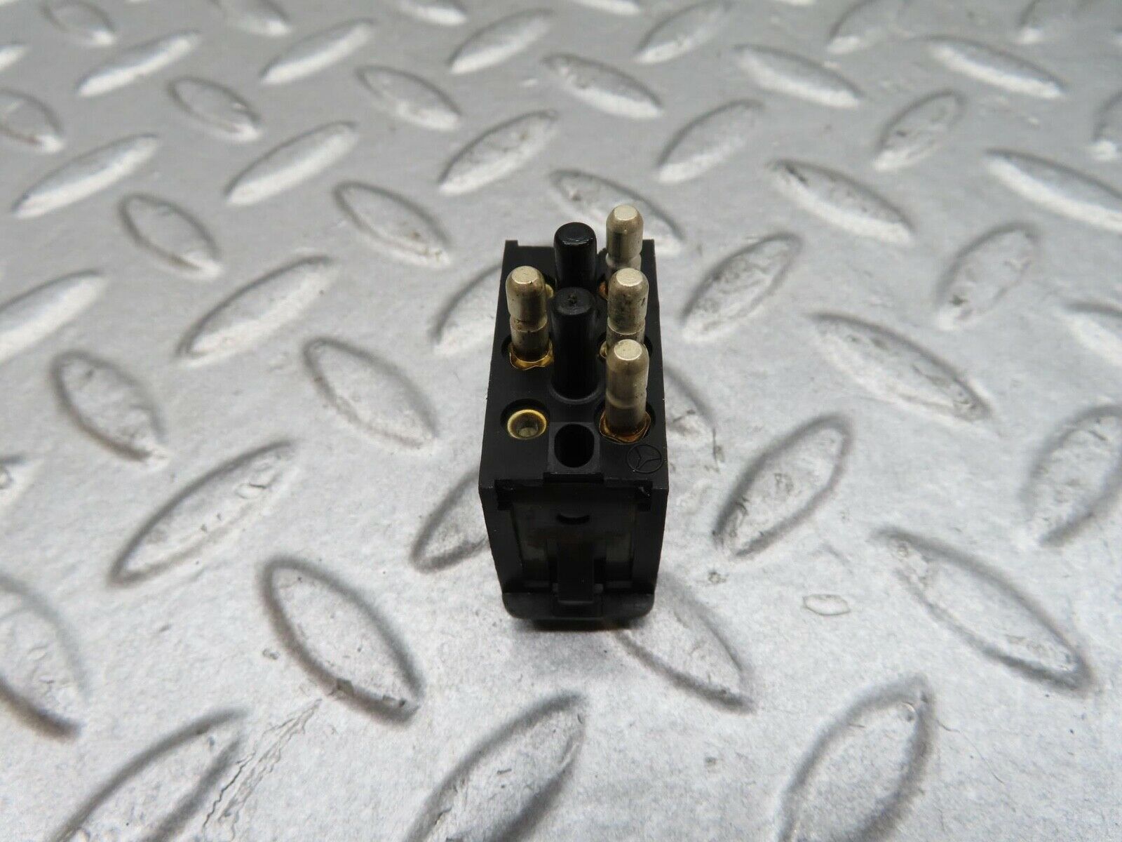 14333 Mercedes-Benz W116 350SE Sunroof Switch 0008206210