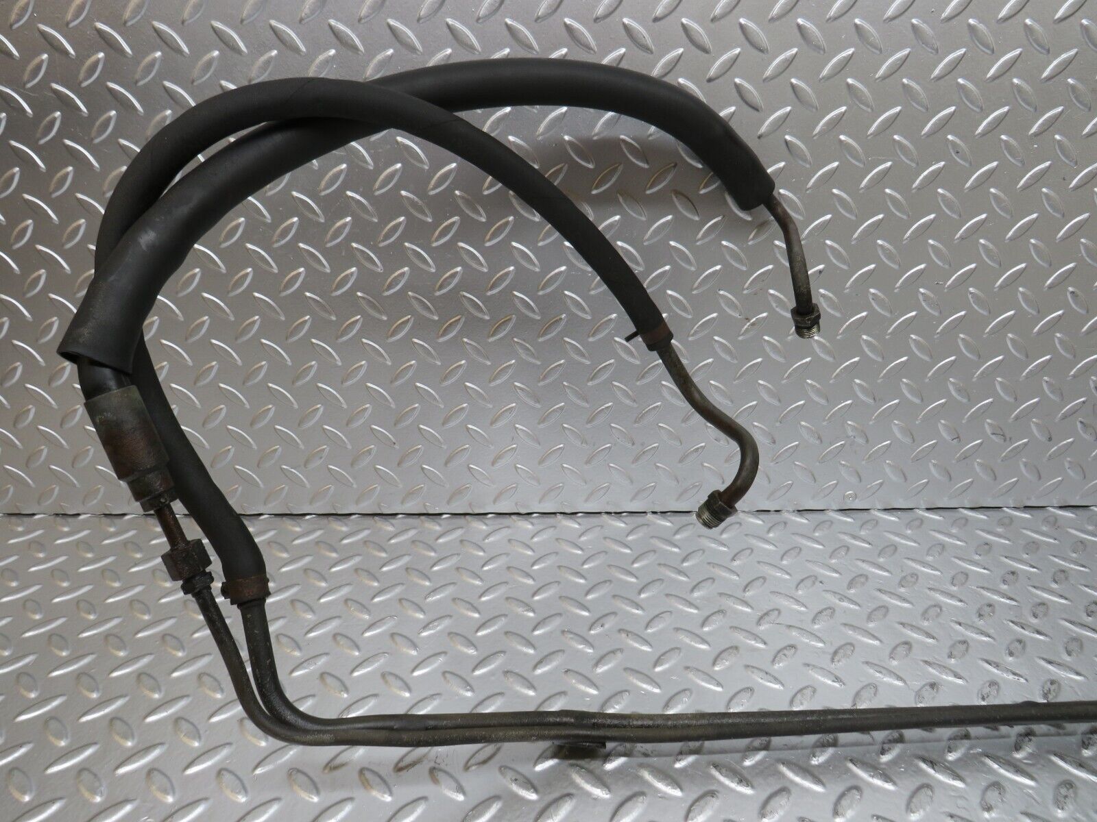 26366 Mercedes-Benz W116 450SE Oil Cooler Pipe Hose