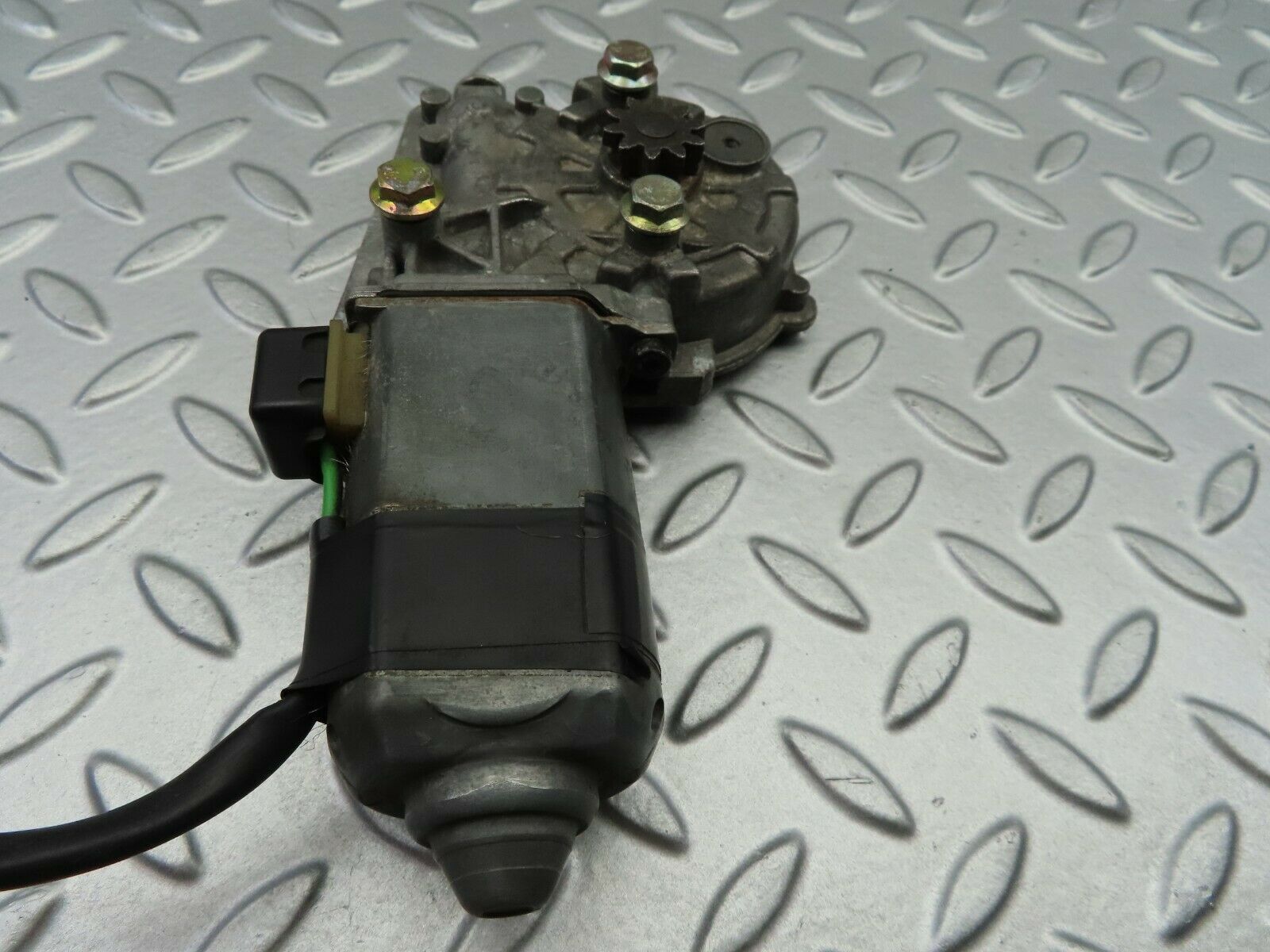 6621 Mercedes-Benz S124 E220 Wagon Front Left Window Regulator Motor