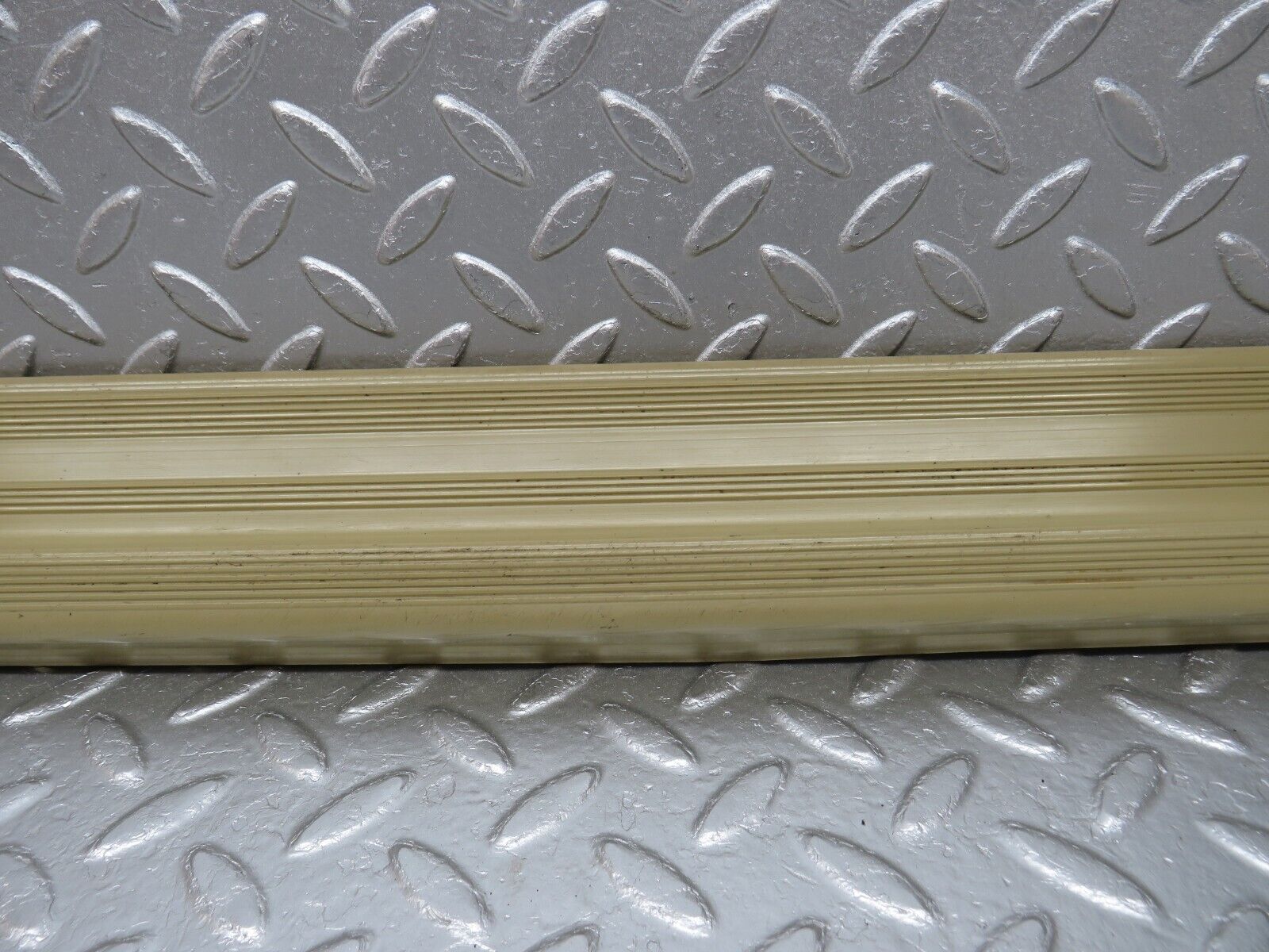 33982 Mercedes-Benz W124 260E Front Right Door Sill Beige