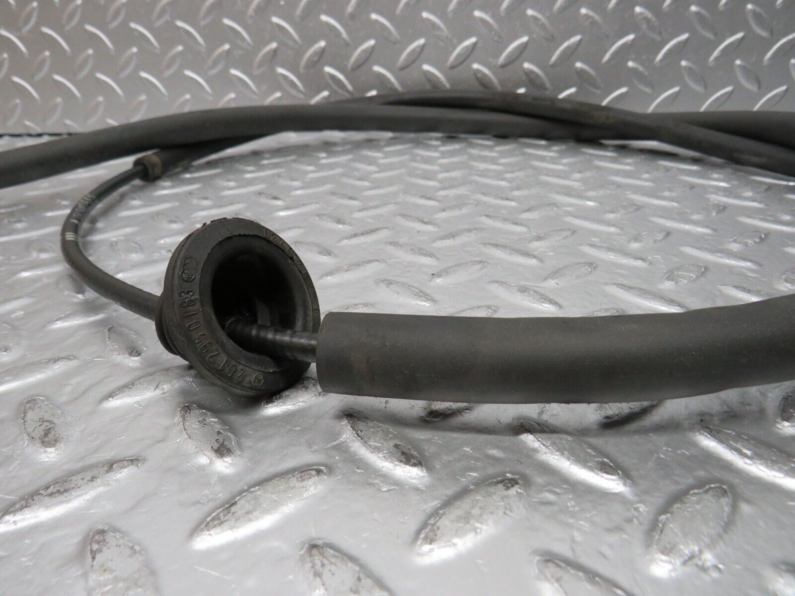 30526 Mercedes-Benz W124 230E Speedometer Cable 1245400568 For Automatic Gearbox