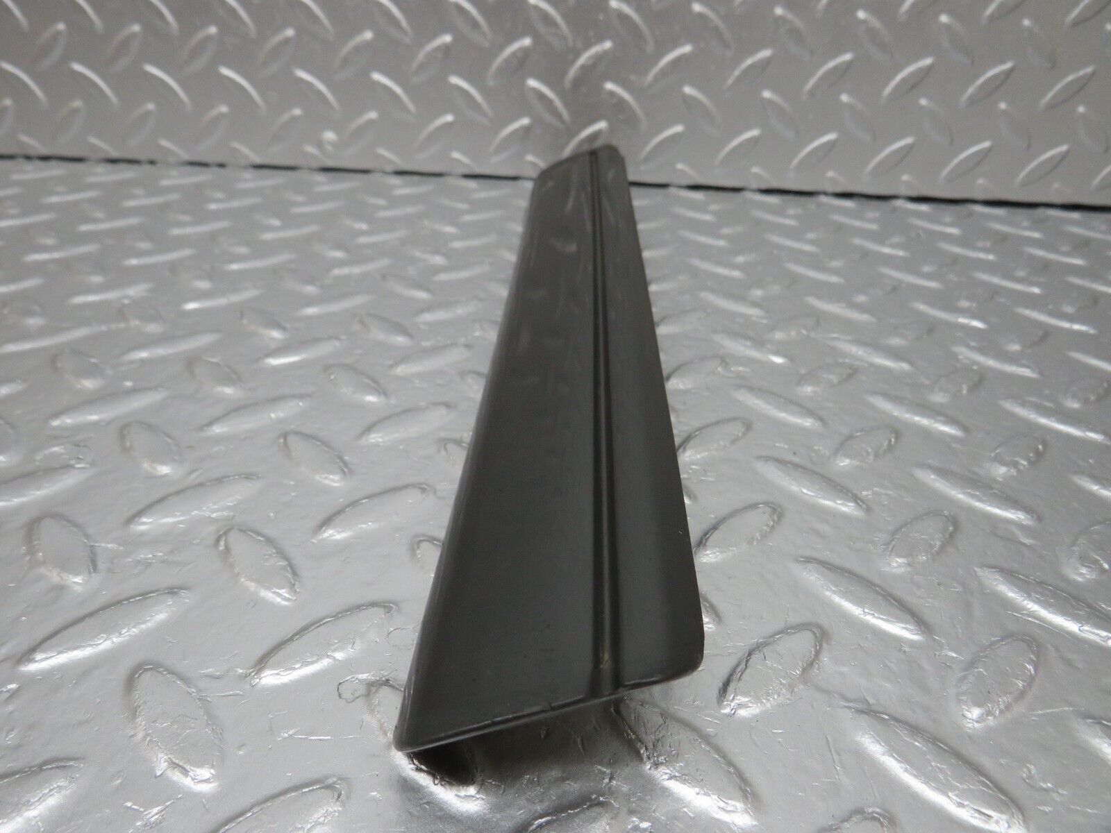 33997 Mercedes-Benz W124 260E Front Left Fender Wing Centre Moulding Trim