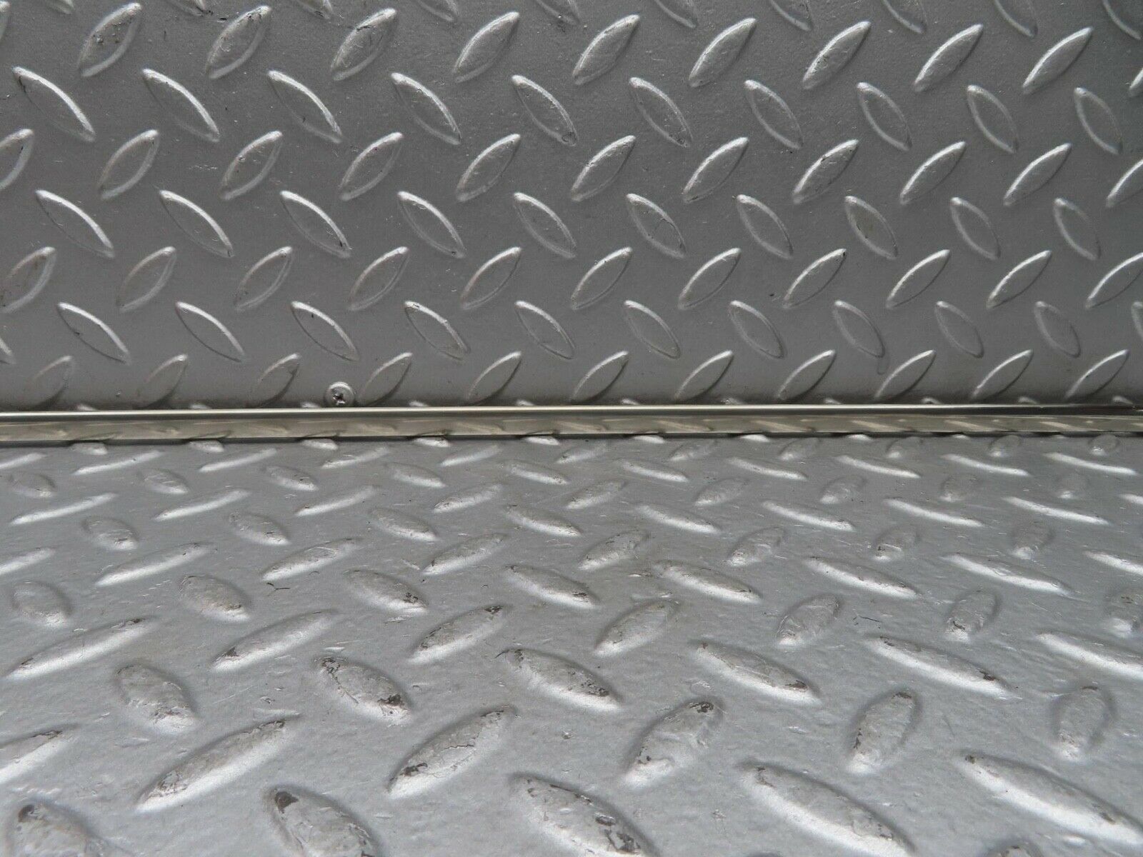 15198 Mercedes-Benz W140 S320 Front Left Door Lower Chrome Moulding Trim