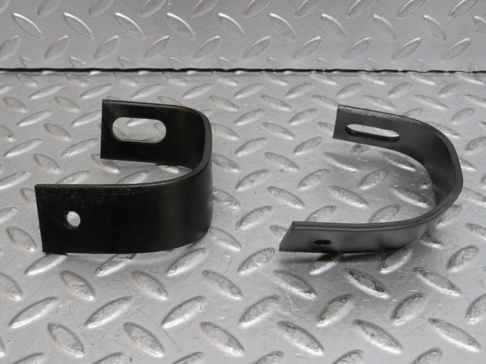 29673 Mercedes-Benz W123 230E Front Bumper Bracket