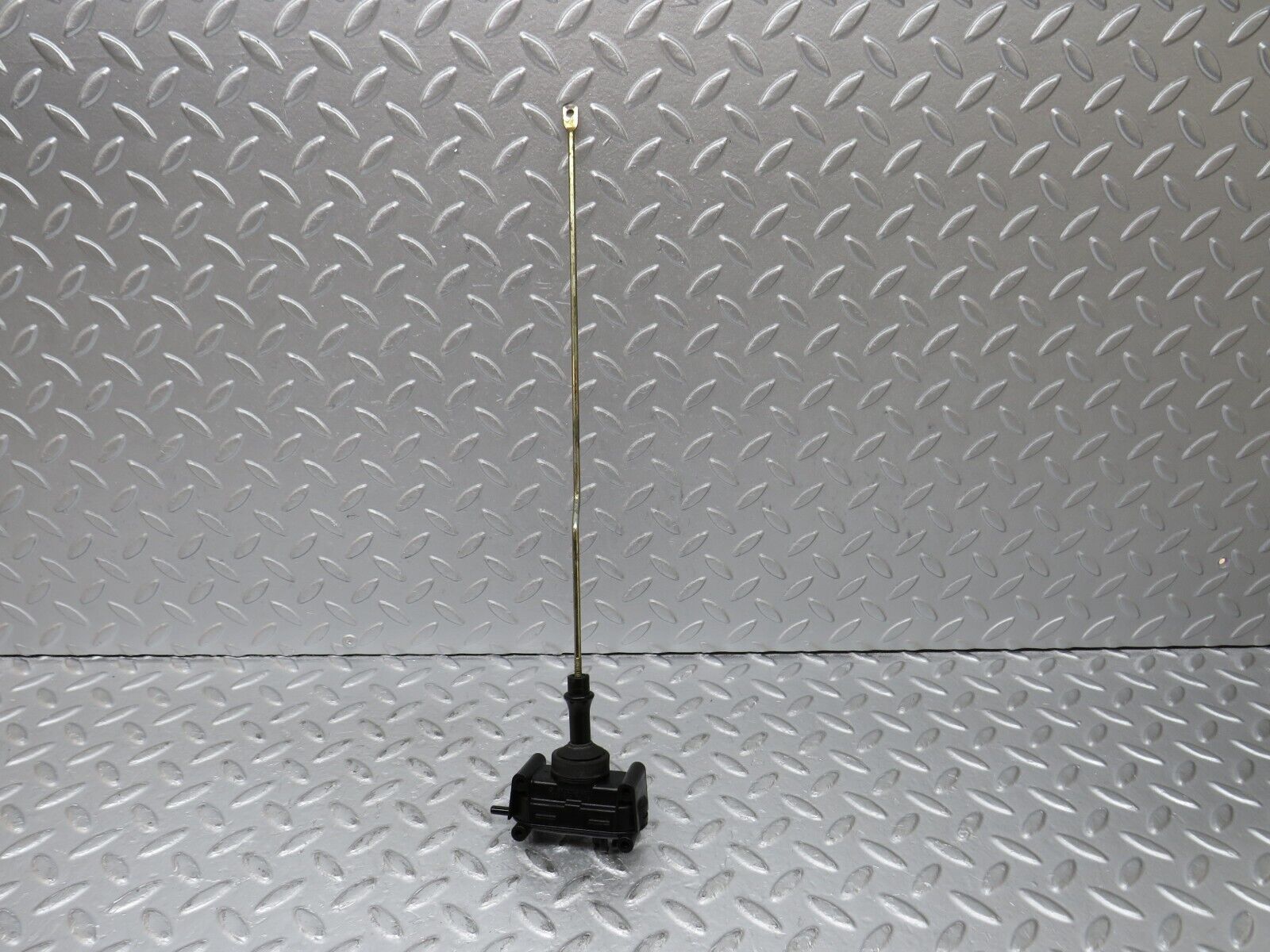 36203 Mercedes-Benz W126 420SE Rear Left Door Lock Vacuum Actuator 0008007975