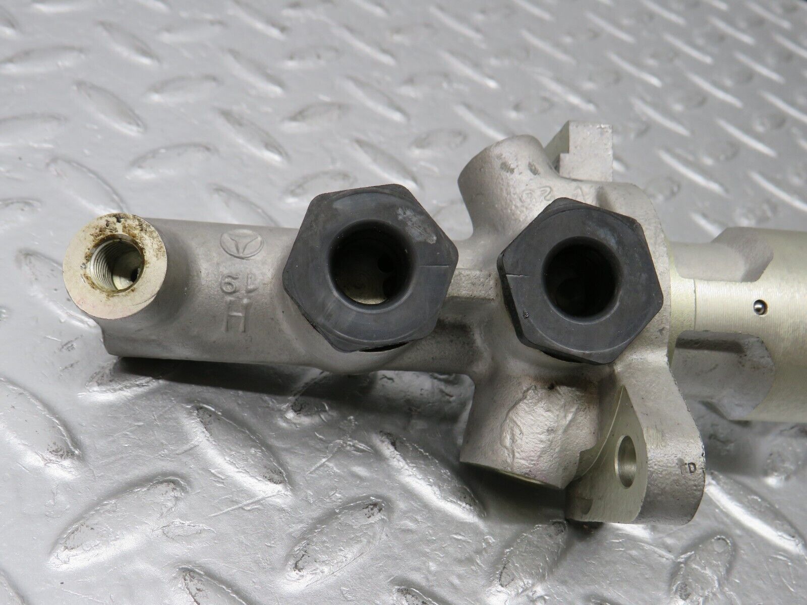 38438 Mercedes-Benz R129 280SL Coupe Brake Master Cylinder Girling