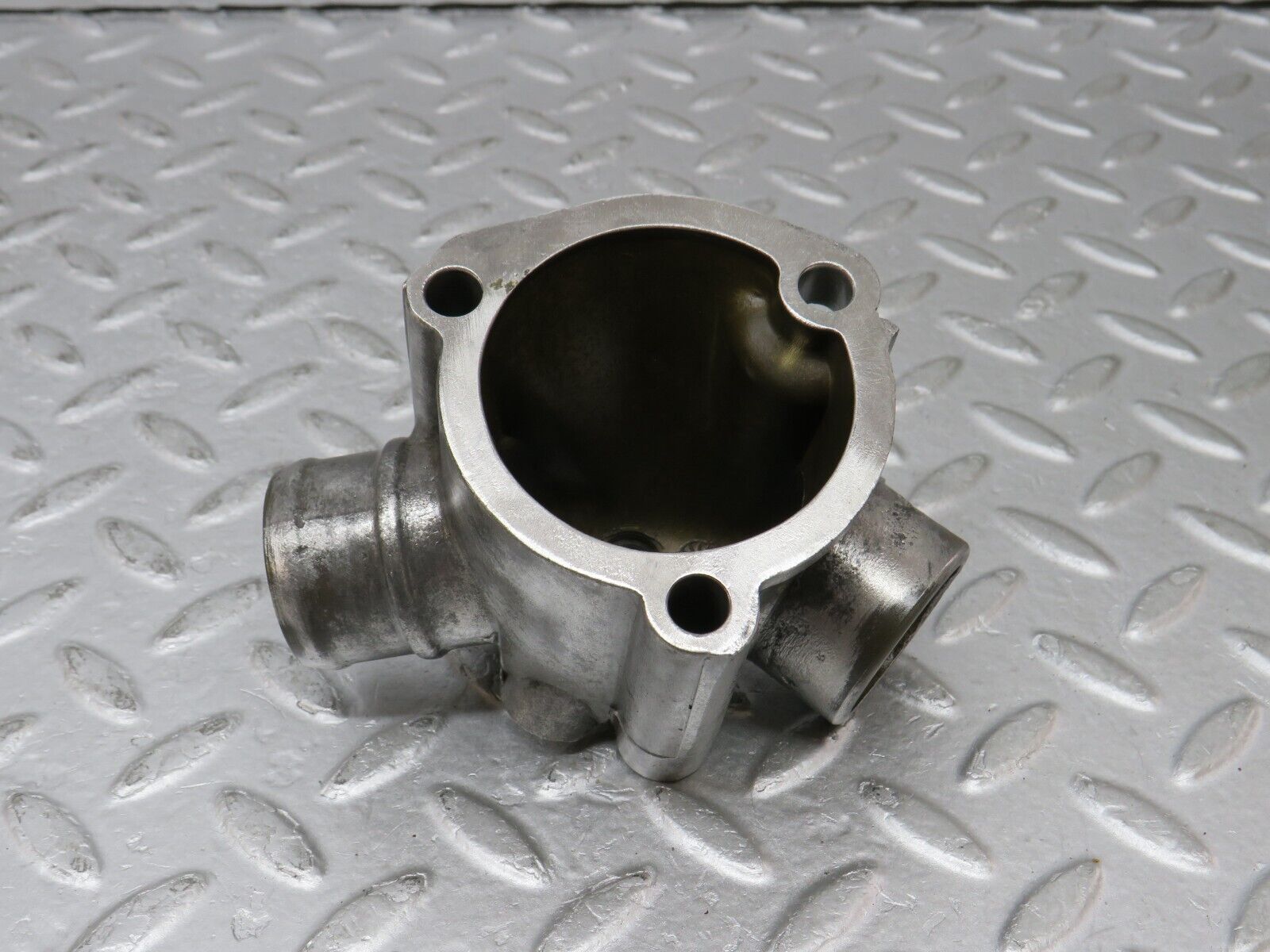 36258 Mercedes-Benz W126 420SE Water Pipe Socket