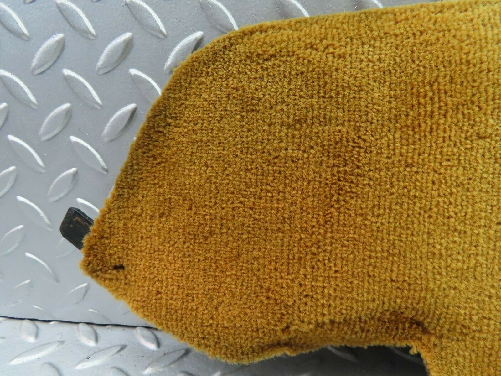 6323 Mercedes-Benz W126 380SE Centre Console Carpet Right Side Palomino