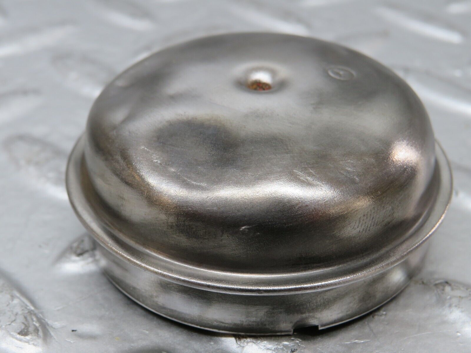 25654 Mercedes-Benz W124 280E Wheel Hub Locking Cap