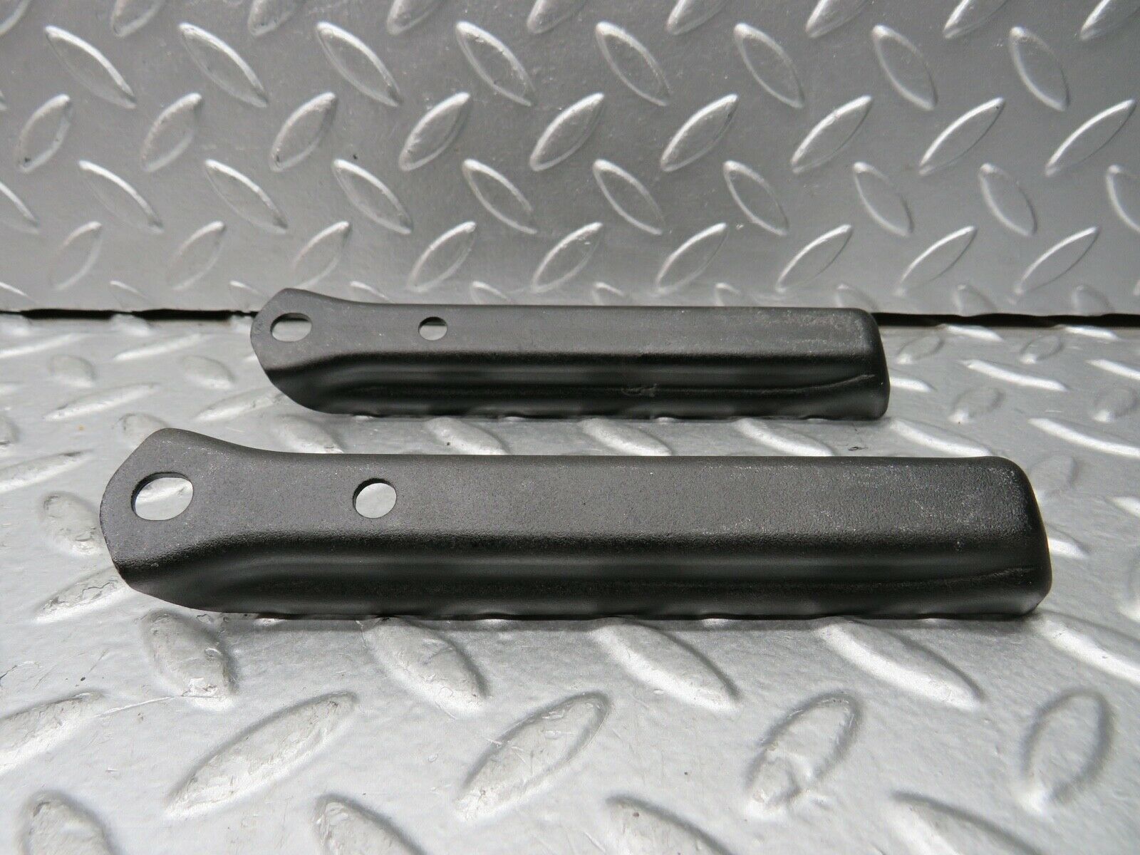 21895 Mercedes-Benz W126 300SE Air Intake Manifold Bracket