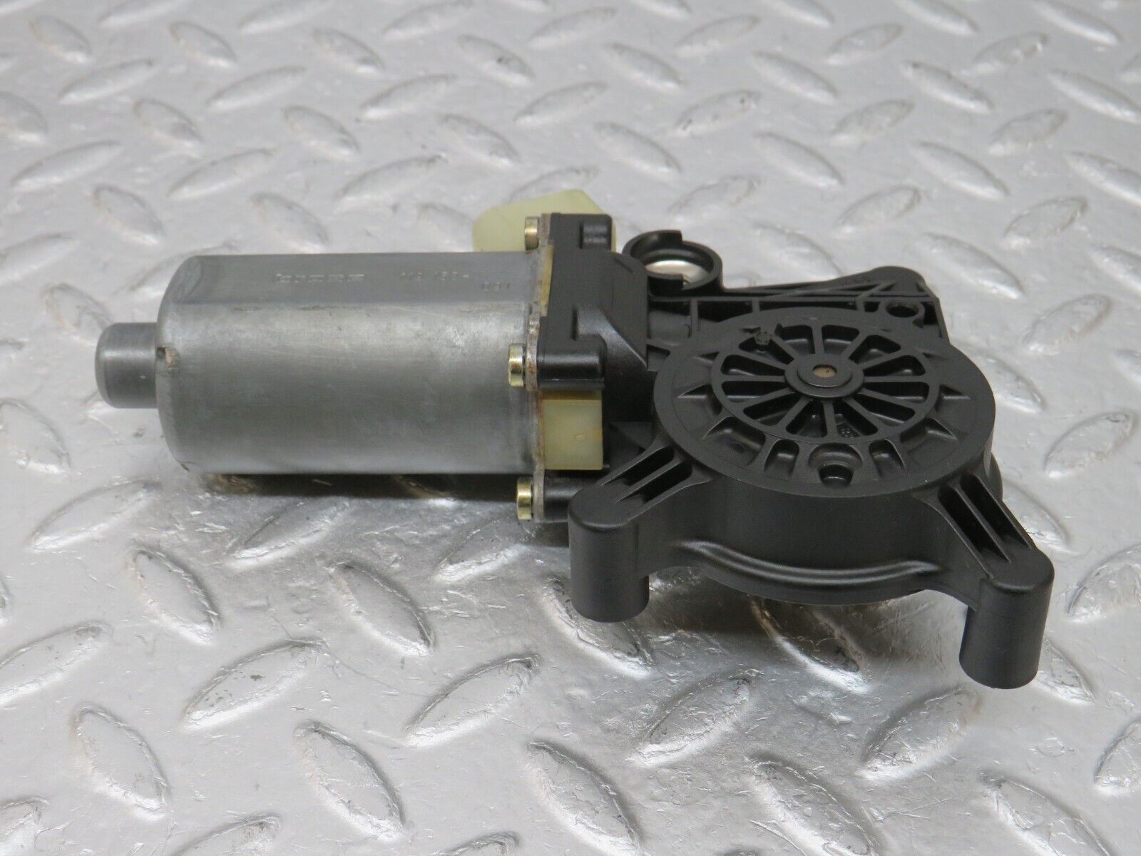 34701 Mercedes-Benz W210 320E Front Right Window Regulator Motor 0130821709