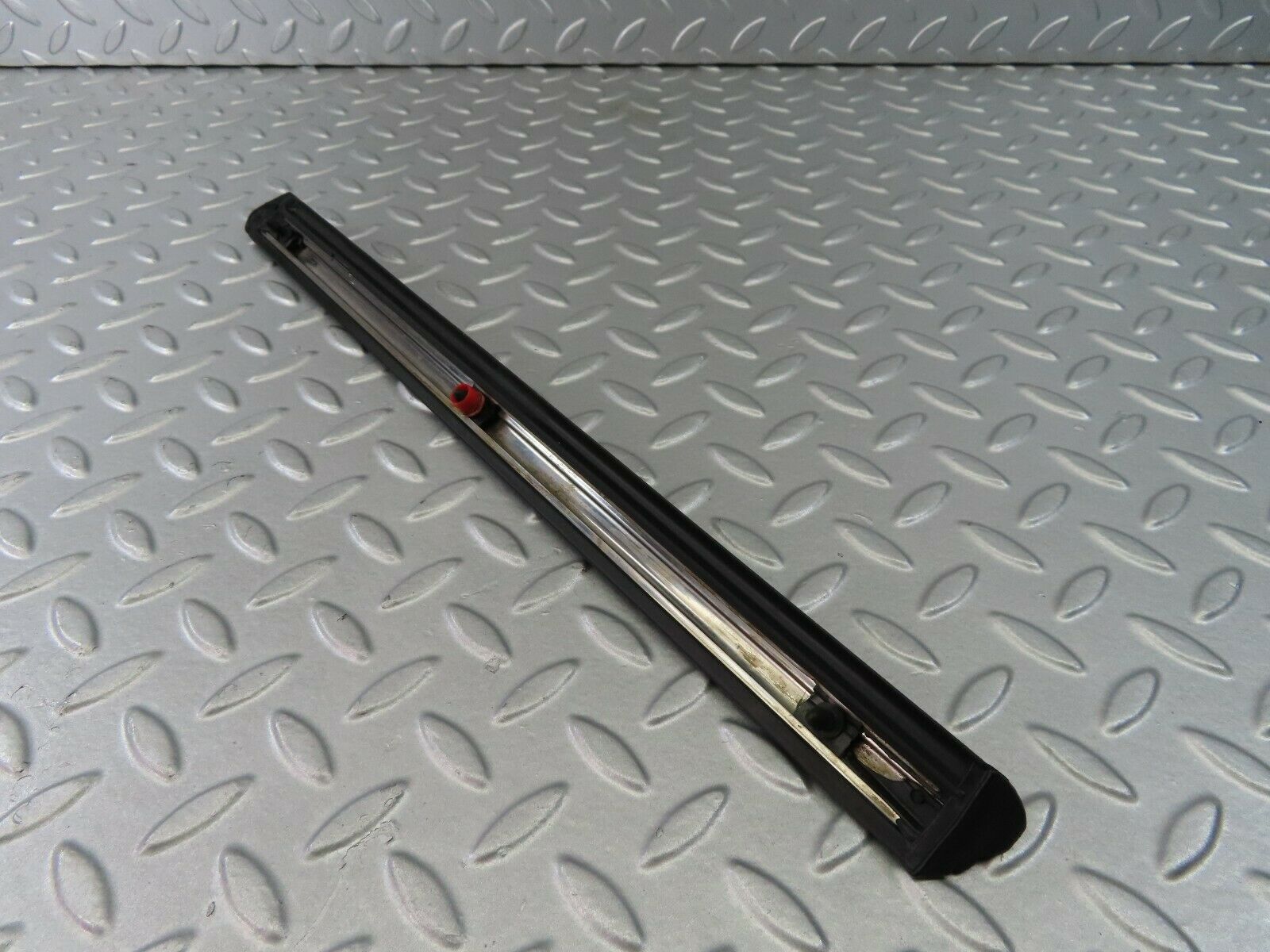 7263 Mercedes-Benz W116 450SE Front Left Fender Wing Centre Chrome Trim