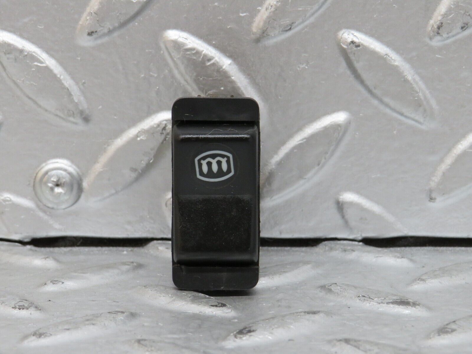 28168 Mercedes-Benz W123 280E Rear Windscreen Defroster Switch 0008206110