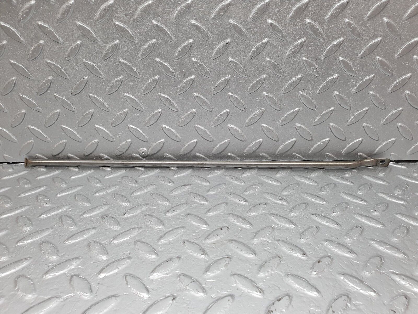 40875 Mercedes-Benz W123 240D Camshaft Oil Tube