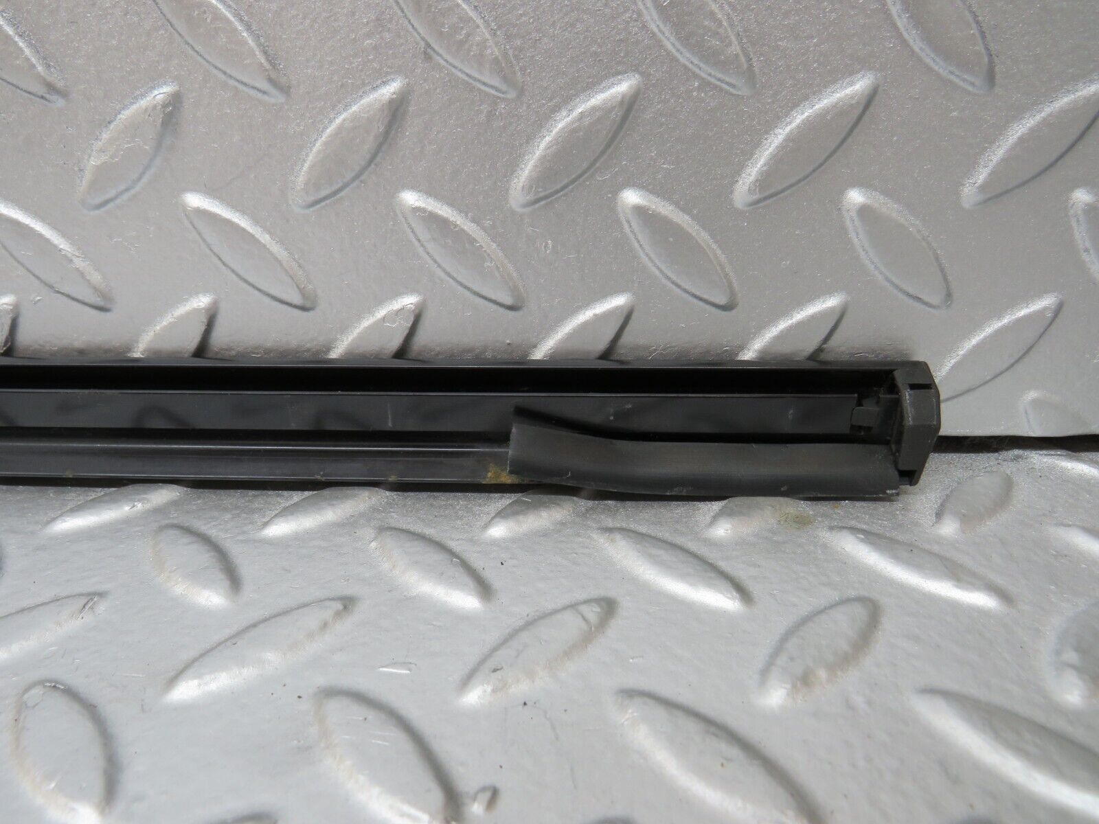 35079 Mercedes-Benz W210 320E Front Right Door Window Exterior Trim