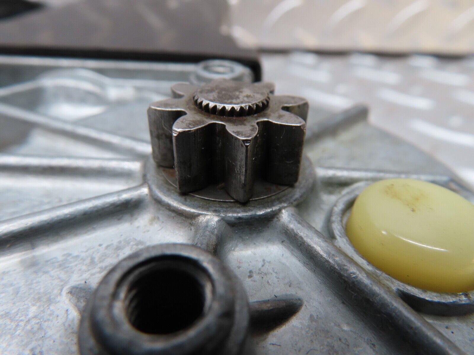 17551 Mercedes-Benz W116 450SEL Rear Left Window Regulator Motor 0130820063