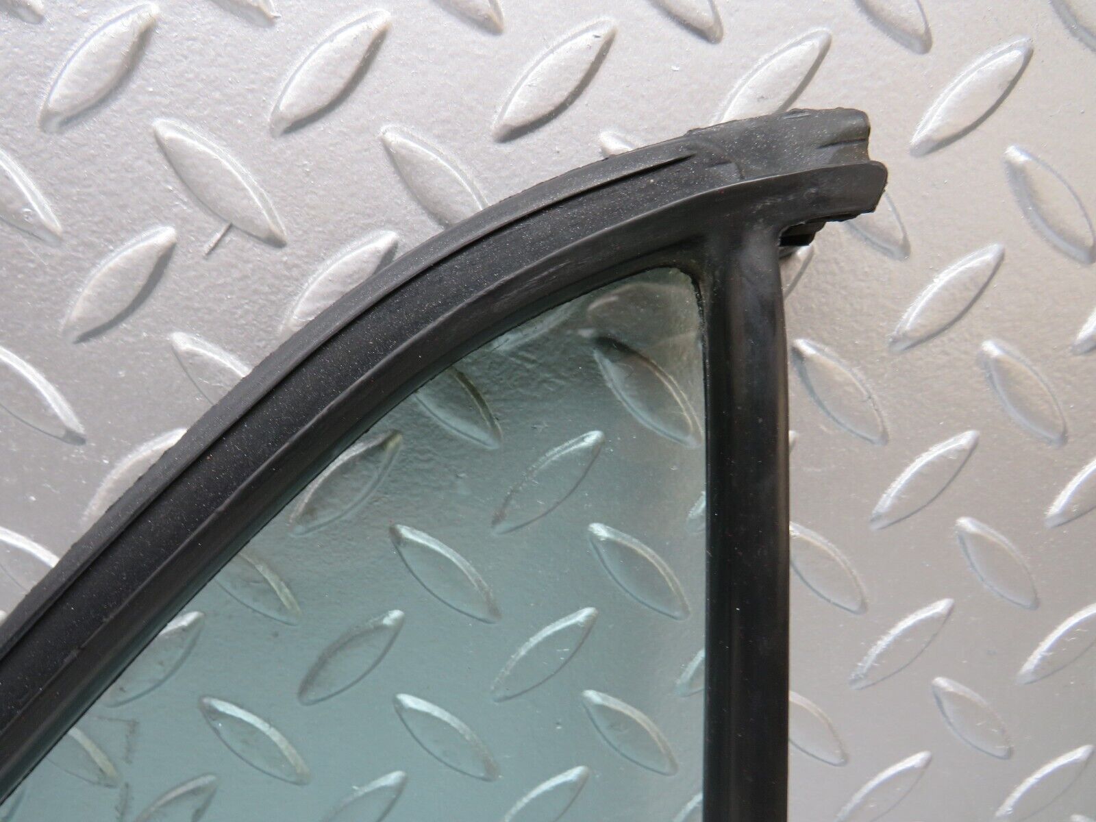 27891 Mercedes-Benz W123 280E Rear Right Quarter Window Glass