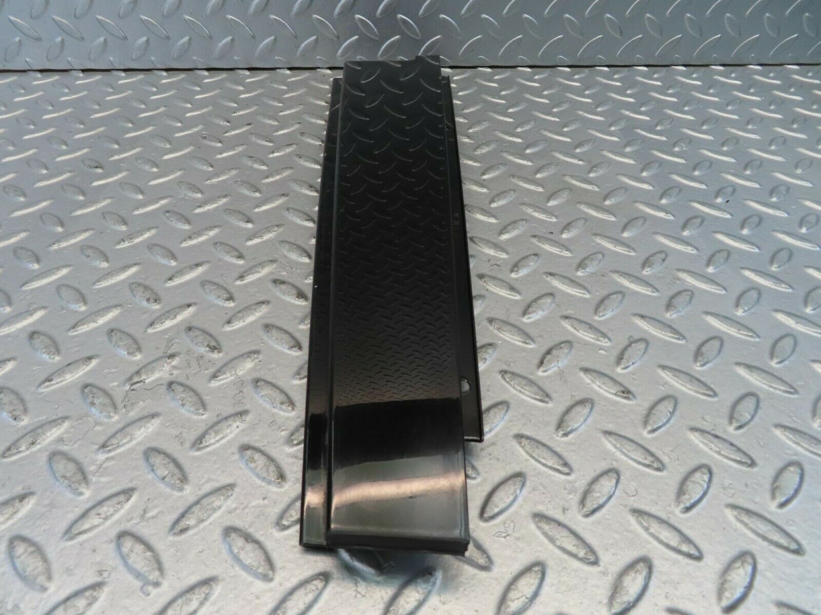 11157 Mercedes-Benz W221 S320 Rear Right Door Window Channel 2216901487