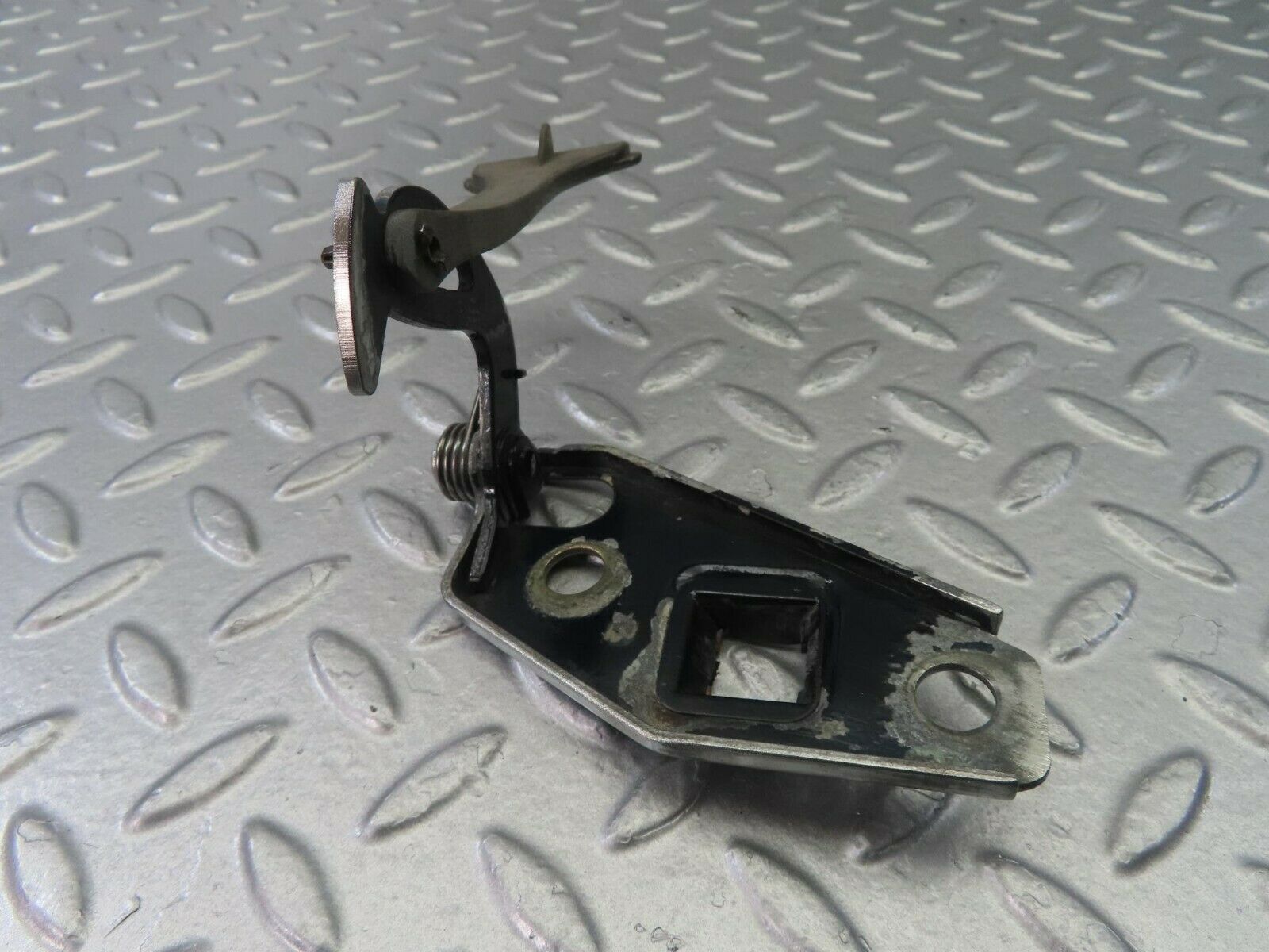 10528 Mercedes-Benz W201 190E Bonnet Safety Catch 2018800560