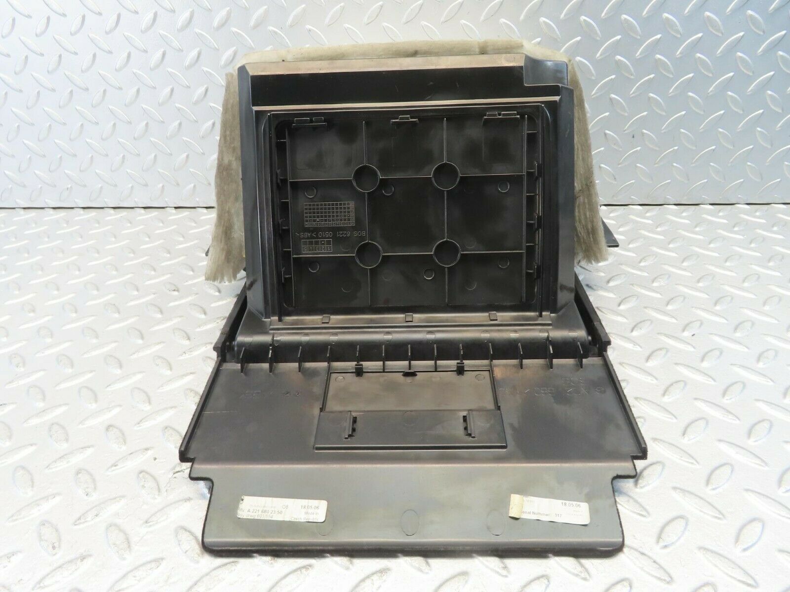 11161 Mercedes-Benz W221 S320 Rear Storage Box Compartment 2216802350