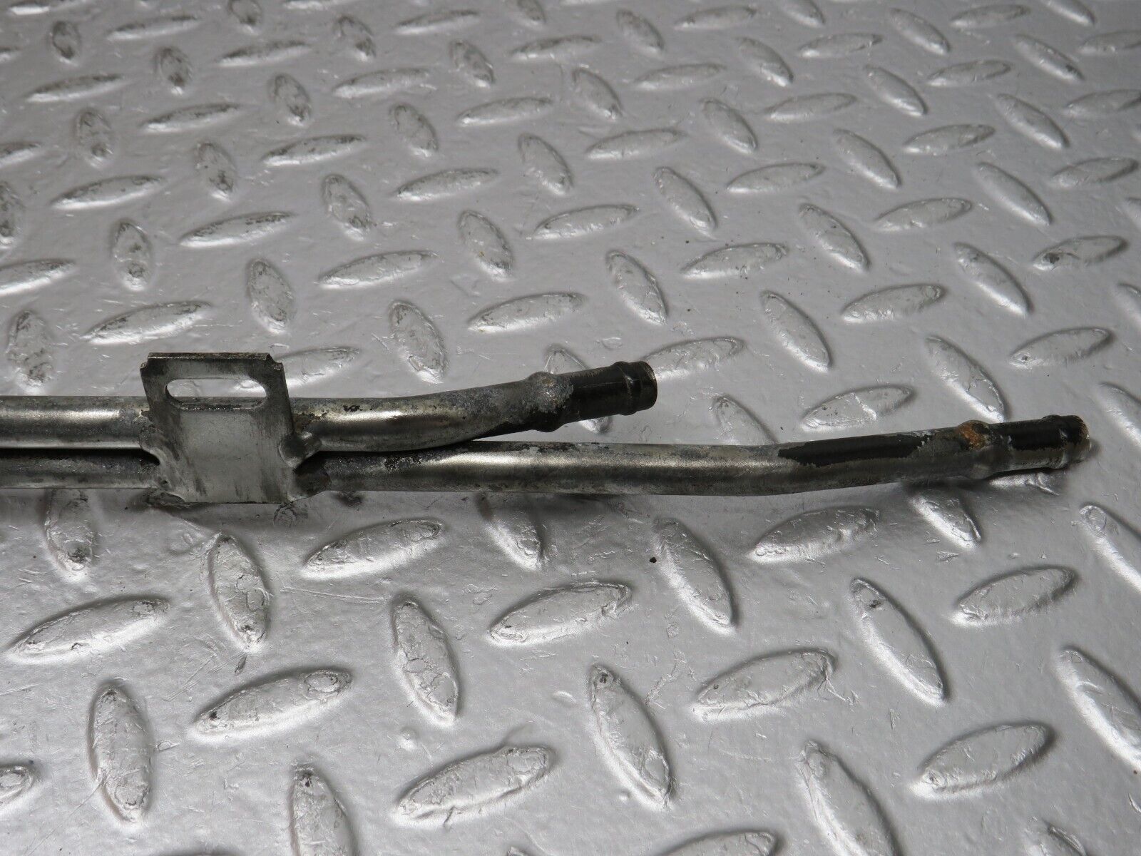 32718 Mercedes-Benz S124 300TE Wagon Oil Cooling Pipe