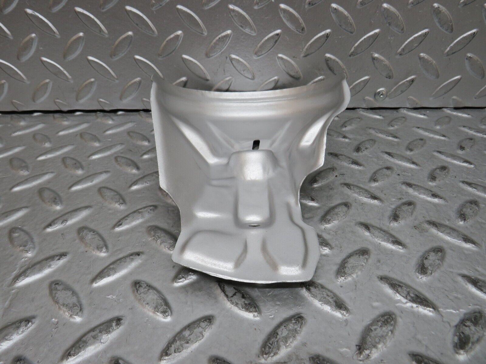 29104 Mercedes-Benz C124 320CE Coupe Engine Mount Bracket Heat Shield