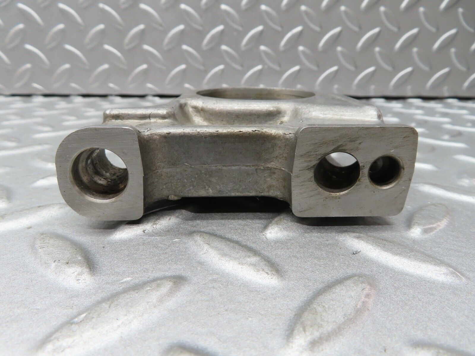 17728 Mercedes-Benz W116 450SEL Camshaft Tower Bearing 1160514312