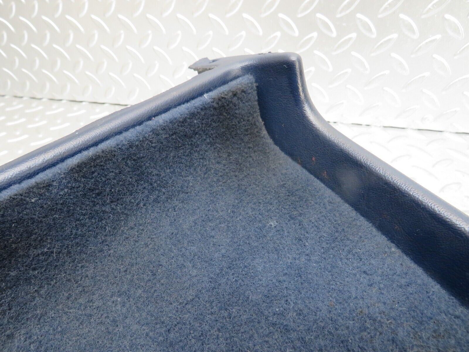 25216 Mercedes-Benz W201 190D Centre Console Blue 2016831325