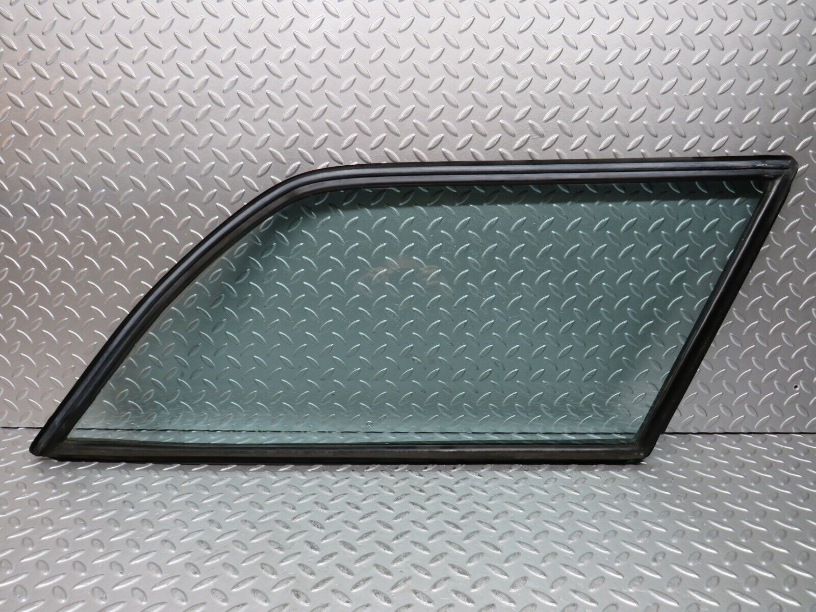 28395 Mercedes-Benz S123 240D Wagon Rear Right Window Glass 1238701039