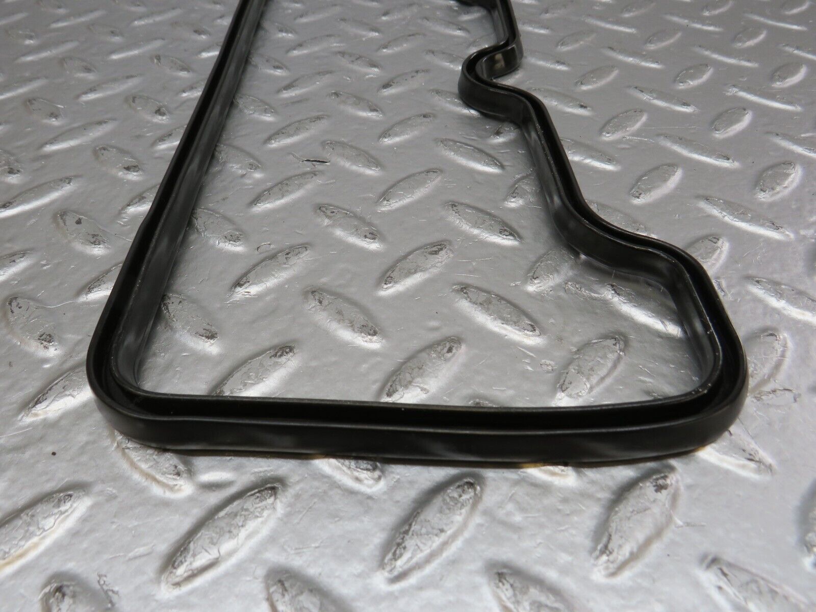 34527 Mercedes-Benz C126 380SEC Coupe Valve Cover Gasket Right