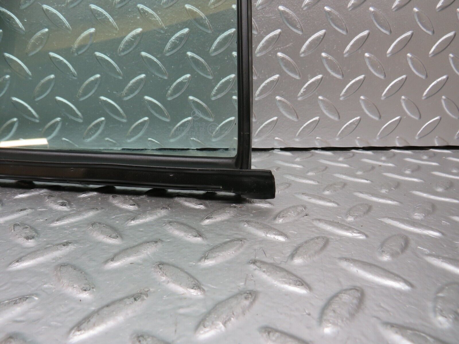 25131 Mercedes-Benz W201 190D Rear Left Quarter Window Glass 2017350524