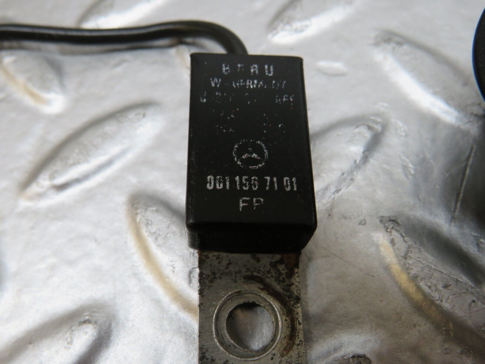 25417 Mercedes-Benz W123 200 Ignition Wire 0011567101